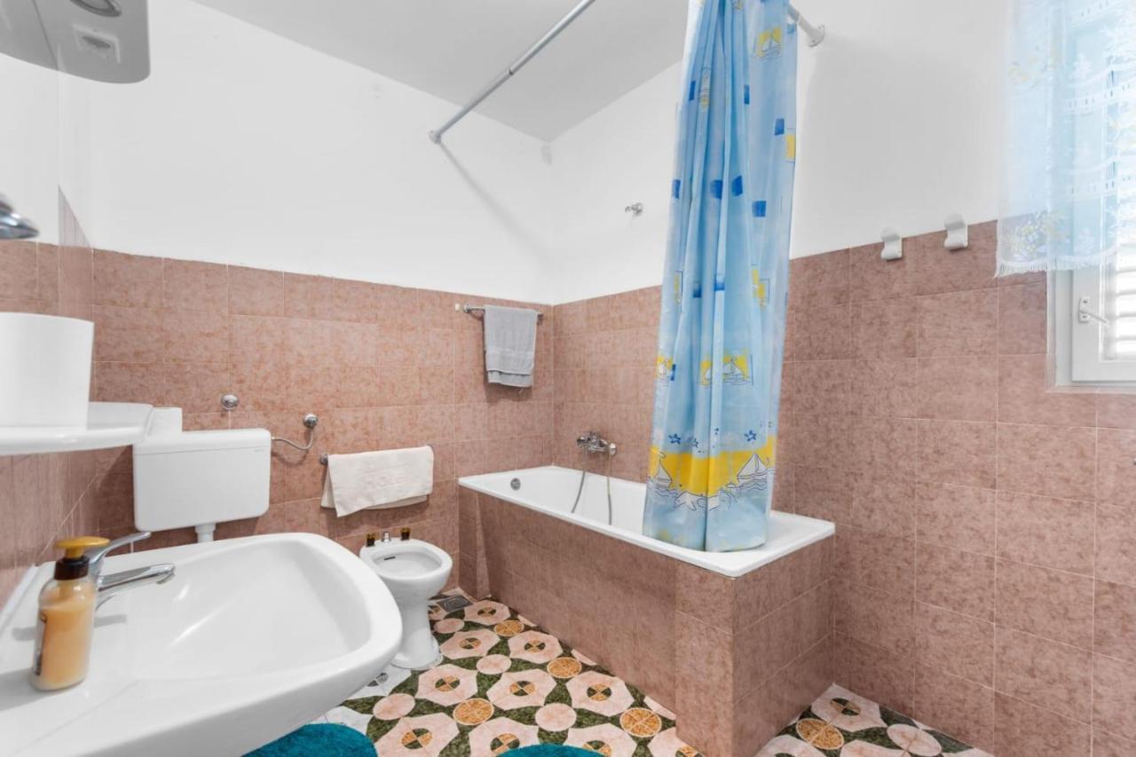 Apartmani Ella Rabac Exterior foto